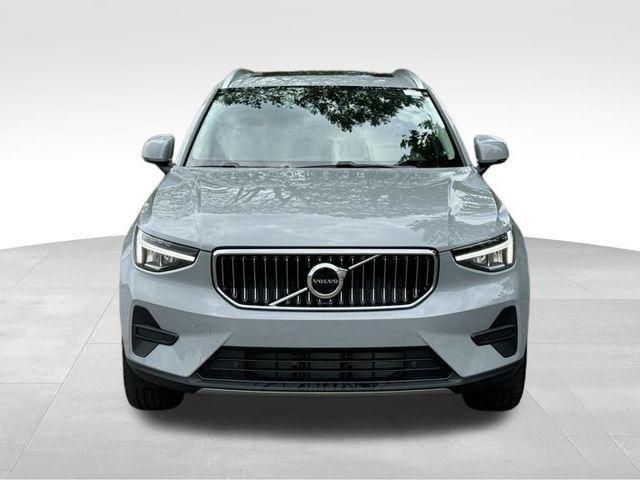 new 2025 Volvo XC40 car, priced at $46,015