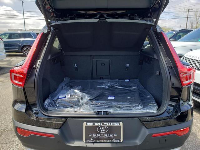 new 2025 Volvo XC40 car