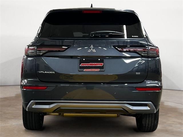 new 2025 Mitsubishi Outlander car, priced at $40,030
