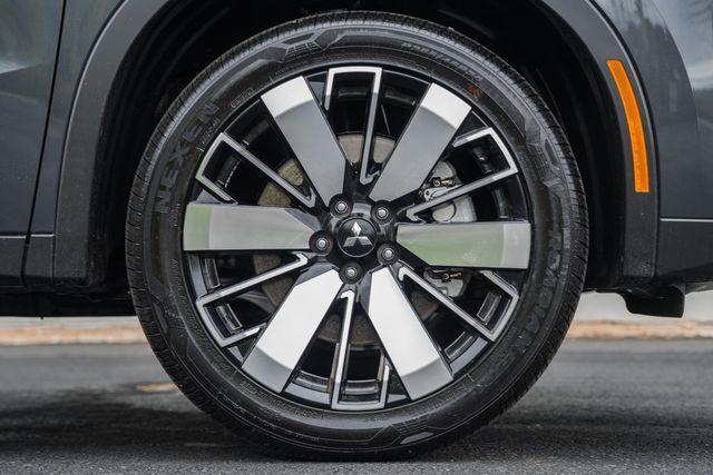 new 2025 Mitsubishi Outlander car, priced at $40,030