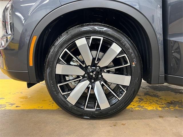 new 2025 Mitsubishi Outlander car, priced at $40,030