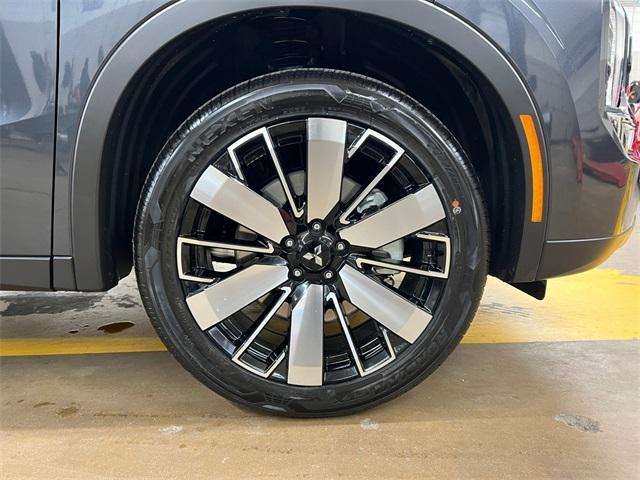 new 2025 Mitsubishi Outlander car, priced at $40,030