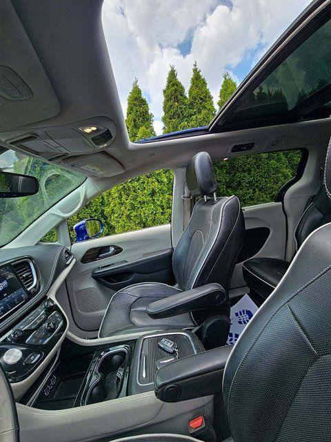 used 2021 Chrysler Pacifica Hybrid car, priced at $31,000