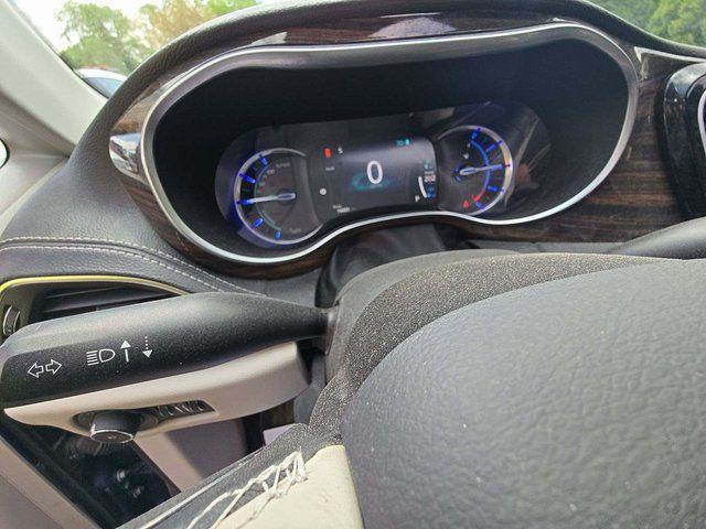 used 2021 Chrysler Pacifica Hybrid car, priced at $31,000