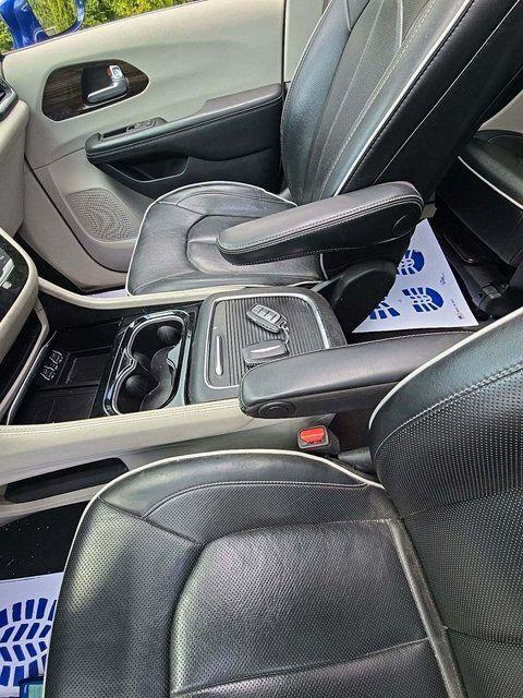 used 2021 Chrysler Pacifica Hybrid car, priced at $31,000