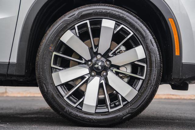new 2025 Mitsubishi Outlander car, priced at $39,865