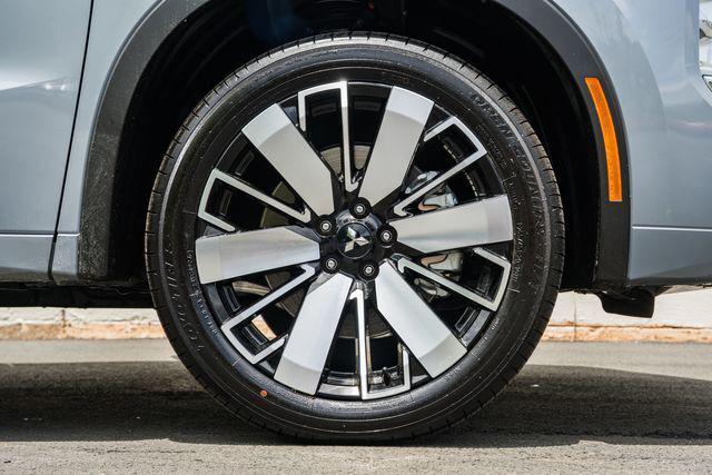 new 2025 Mitsubishi Outlander car, priced at $45,930