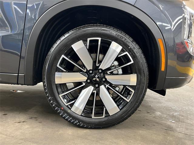 new 2025 Mitsubishi Outlander car, priced at $45,130