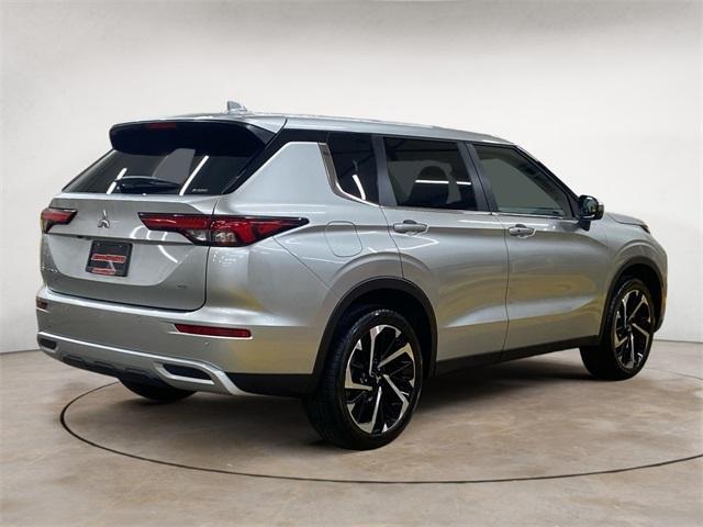 new 2024 Mitsubishi Outlander car