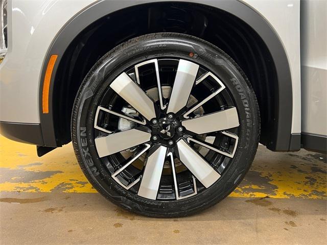 new 2025 Mitsubishi Outlander car, priced at $40,075