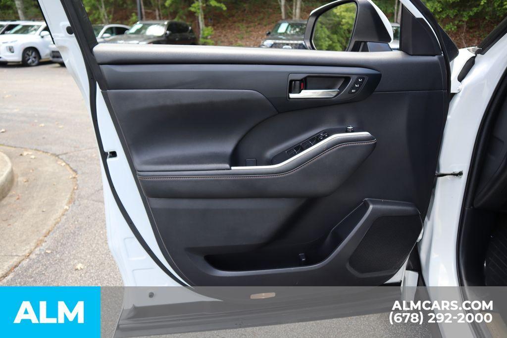 used 2023 Toyota Highlander Hybrid car, priced at $38,420