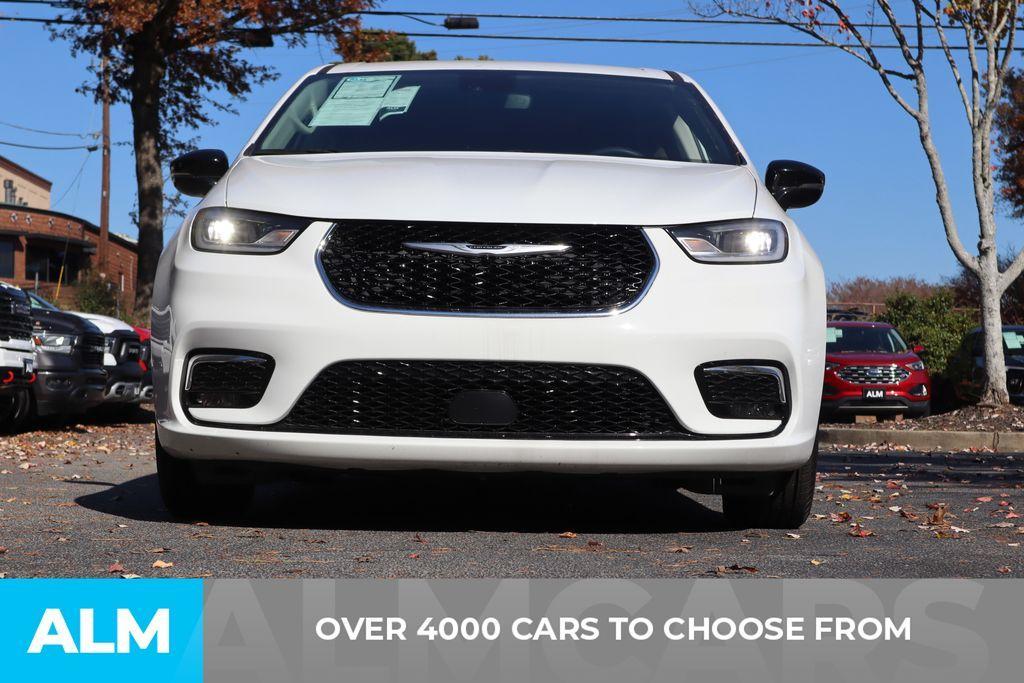 used 2024 Chrysler Pacifica car, priced at $25,920