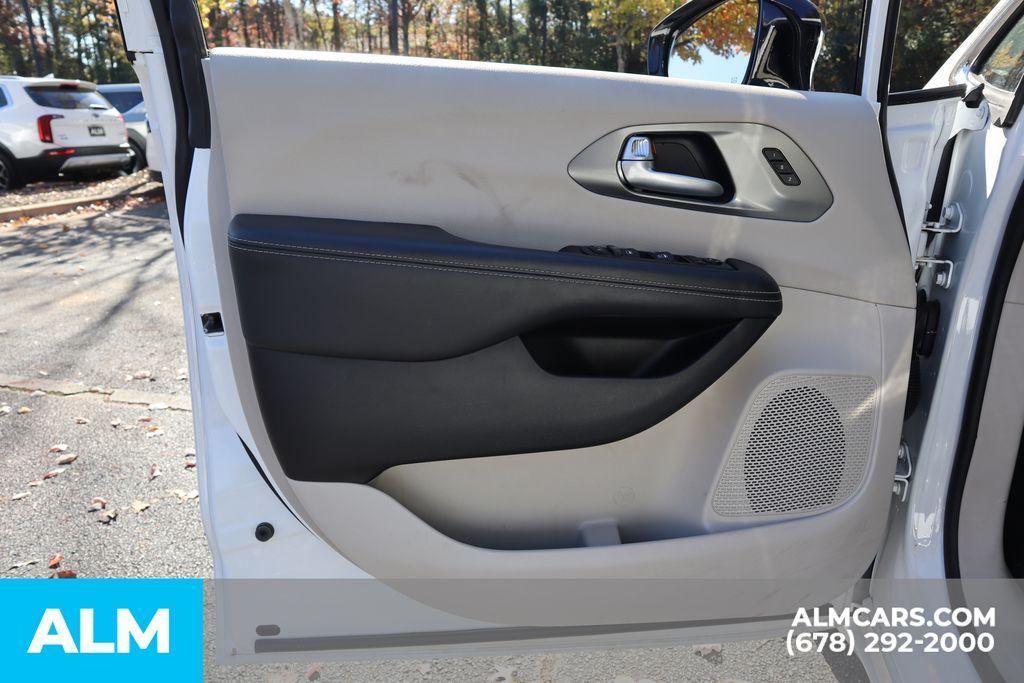 used 2024 Chrysler Pacifica car, priced at $25,920