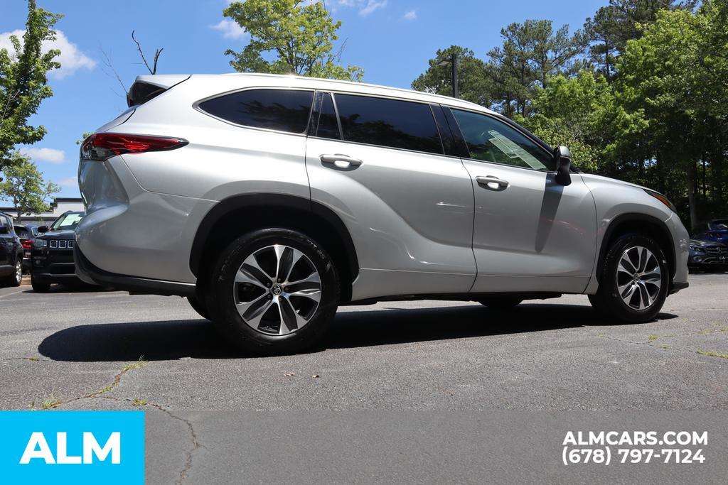 used 2022 Toyota Highlander car, priced at $31,420