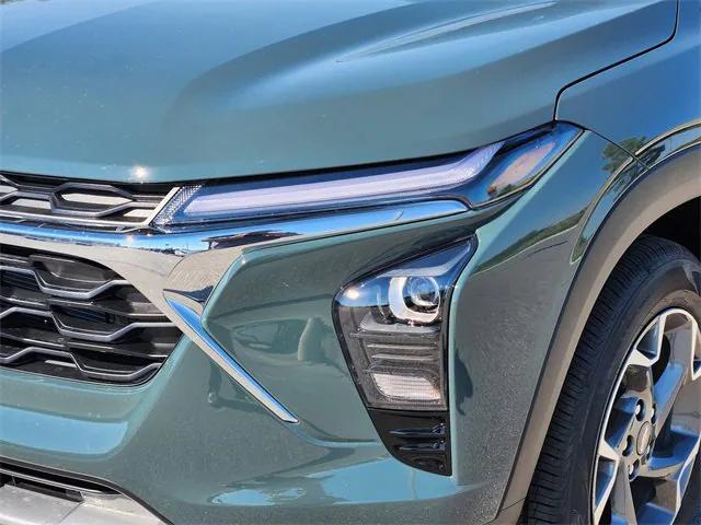 new 2025 Chevrolet Trax car, priced at $25,525