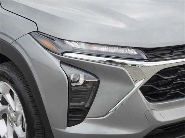 new 2025 Chevrolet Trax car, priced at $22,890
