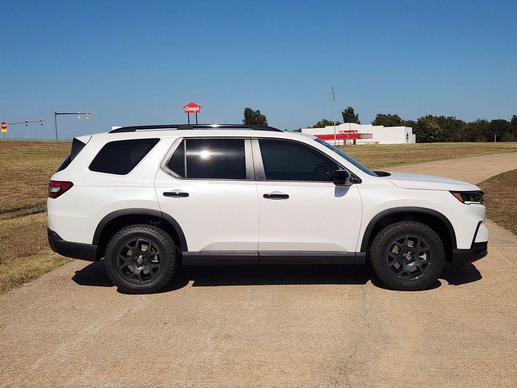 new 2025 Honda Pilot car, priced at $48,259