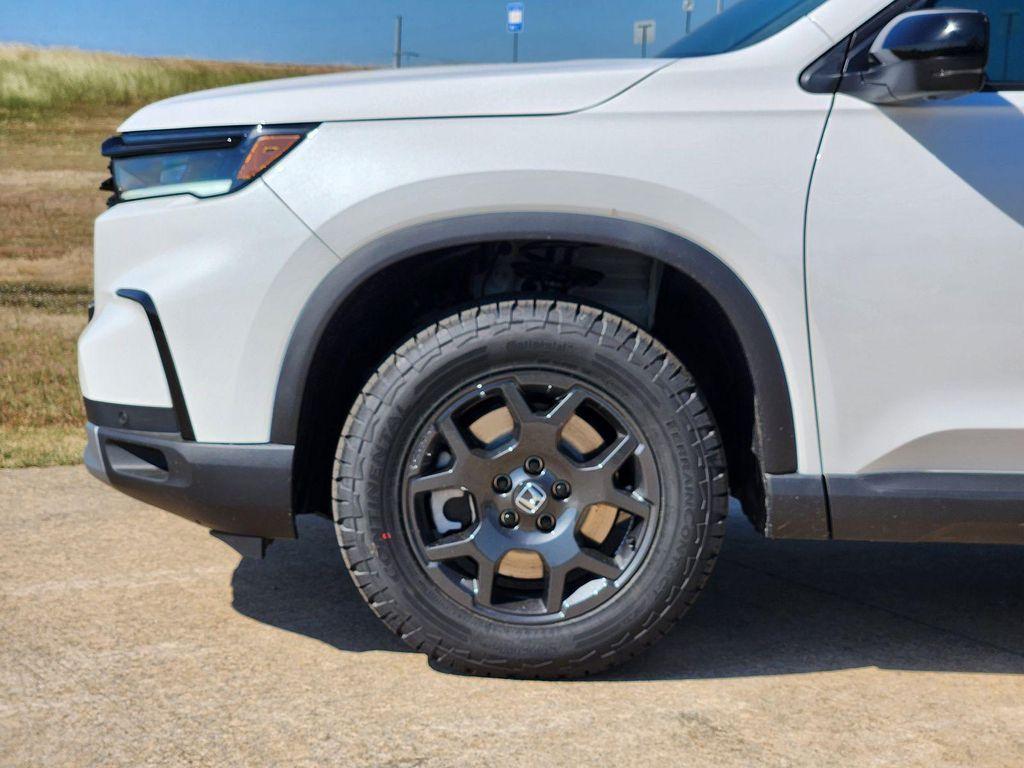 new 2025 Honda Pilot car, priced at $48,259