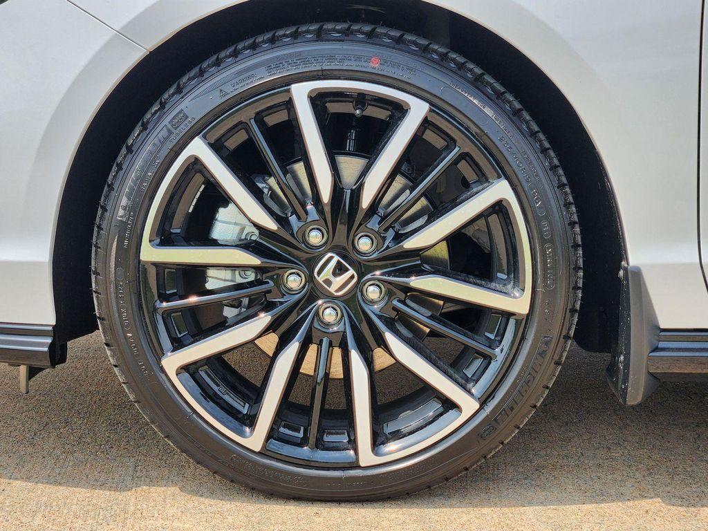 new 2025 Honda Accord Hybrid car, priced at $38,052