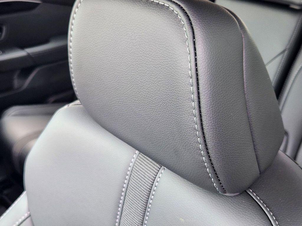 new 2025 Honda Pilot car, priced at $44,268