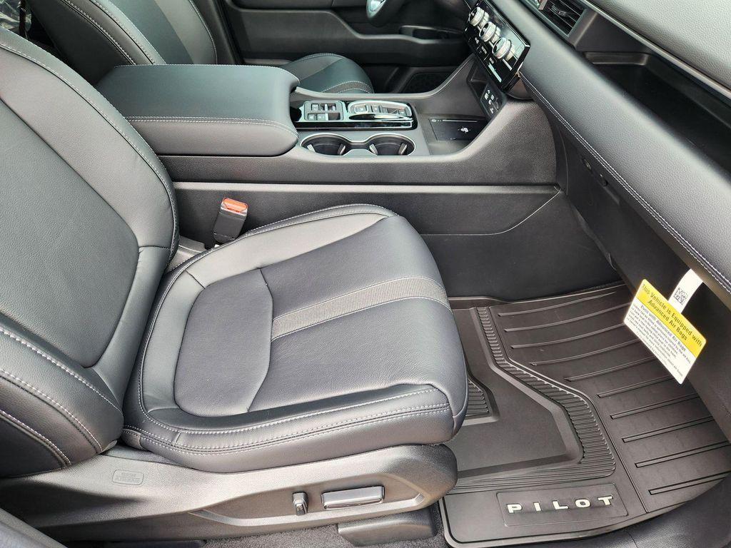 new 2025 Honda Pilot car, priced at $44,268
