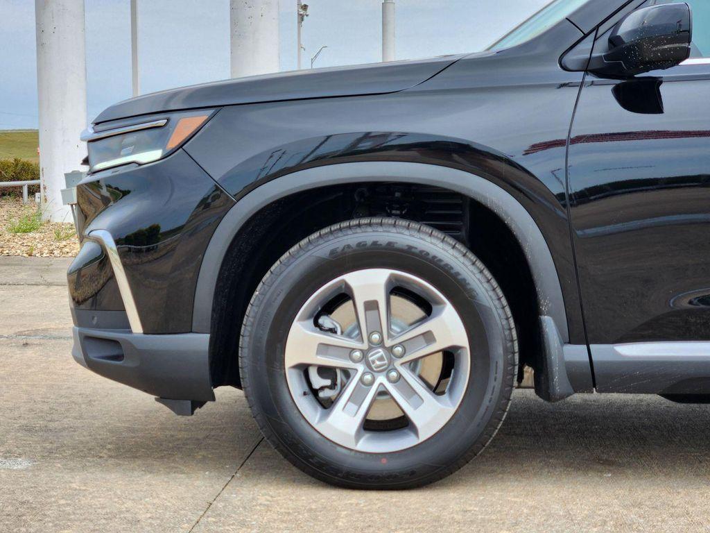 new 2025 Honda Pilot car, priced at $44,268