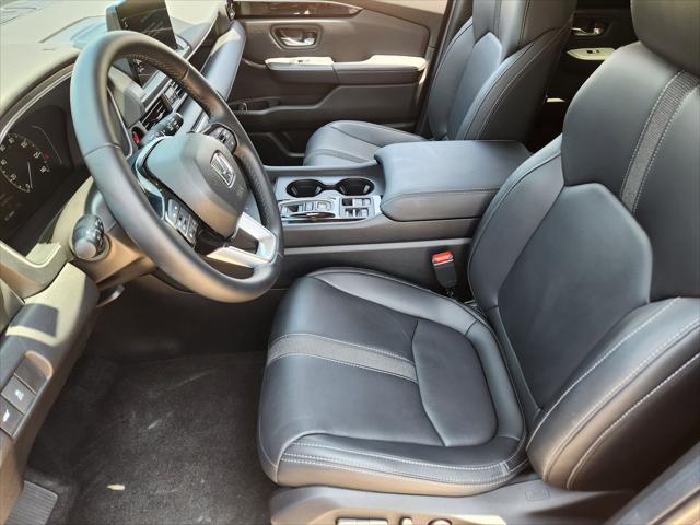 used 2025 Honda Pilot car, priced at $40,295