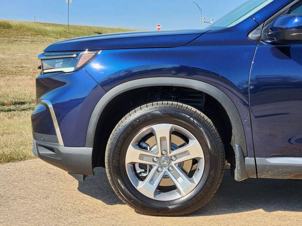 new 2025 Honda Pilot car, priced at $42,298
