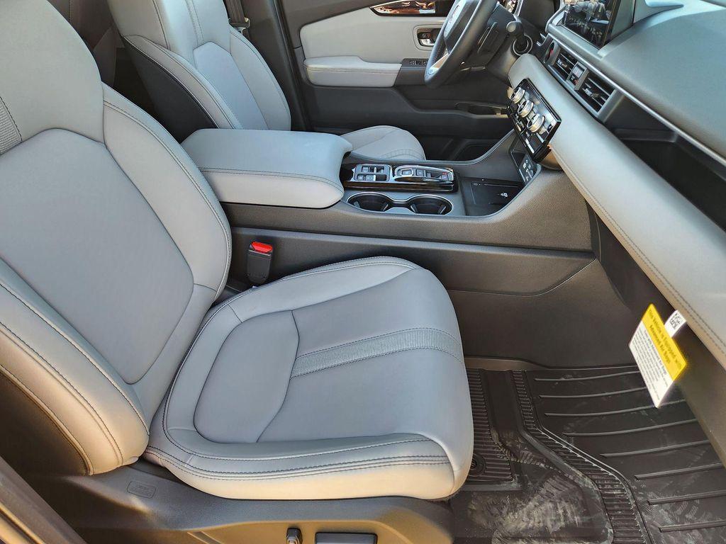 new 2025 Honda Pilot car, priced at $42,298