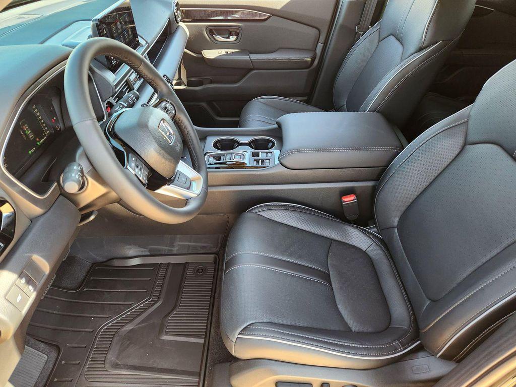 new 2025 Honda Pilot car, priced at $48,722