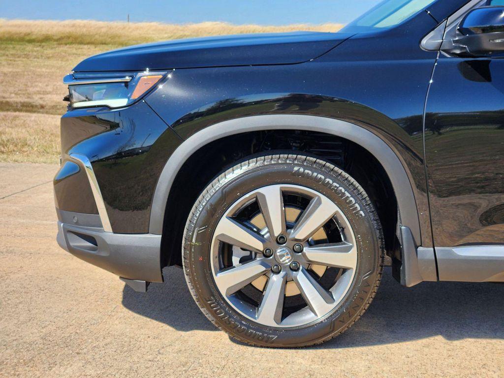 new 2025 Honda Pilot car, priced at $48,722