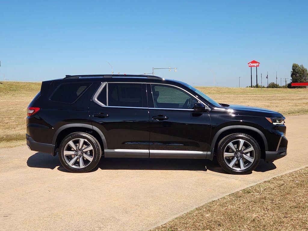 new 2025 Honda Pilot car, priced at $48,722