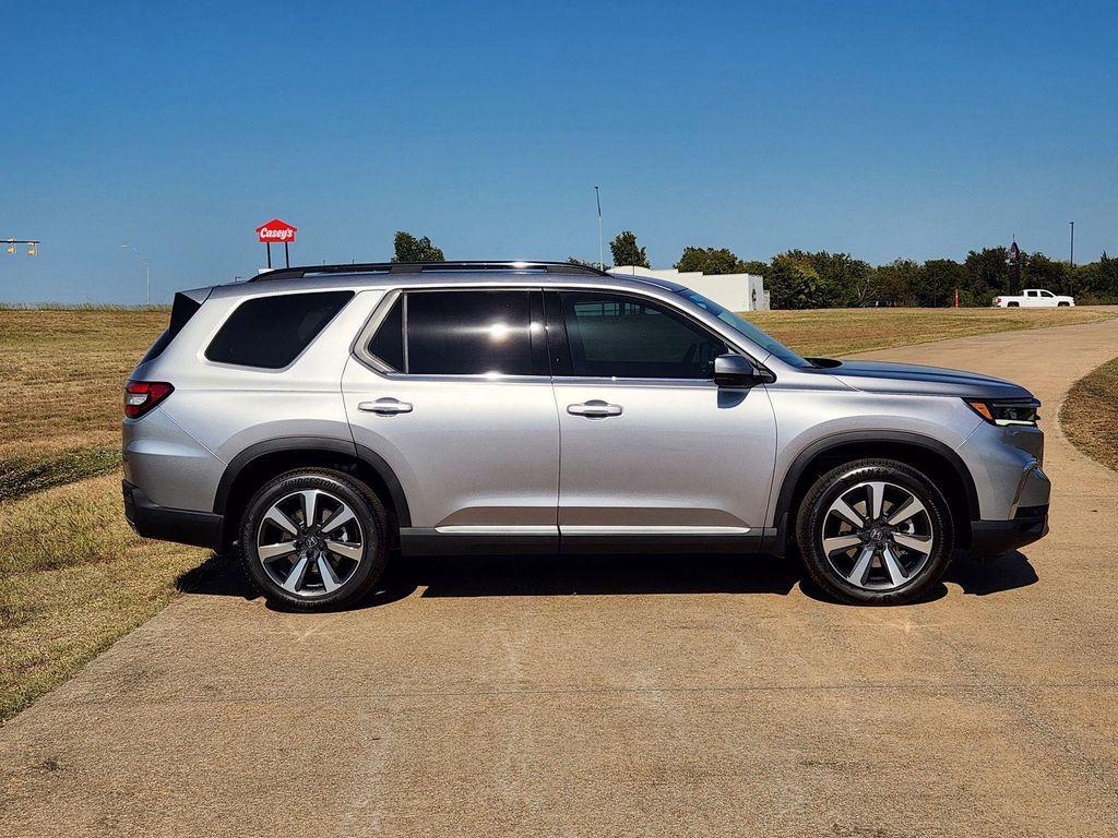 new 2025 Honda Pilot car, priced at $47,276