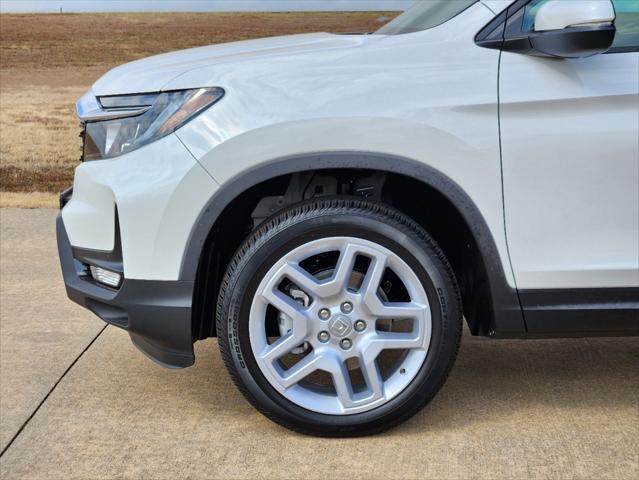 new 2025 Honda Passport car, priced at $42,002