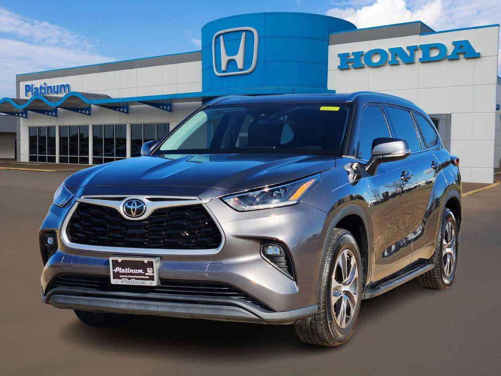 used 2021 Toyota Highlander car, priced at $23,247