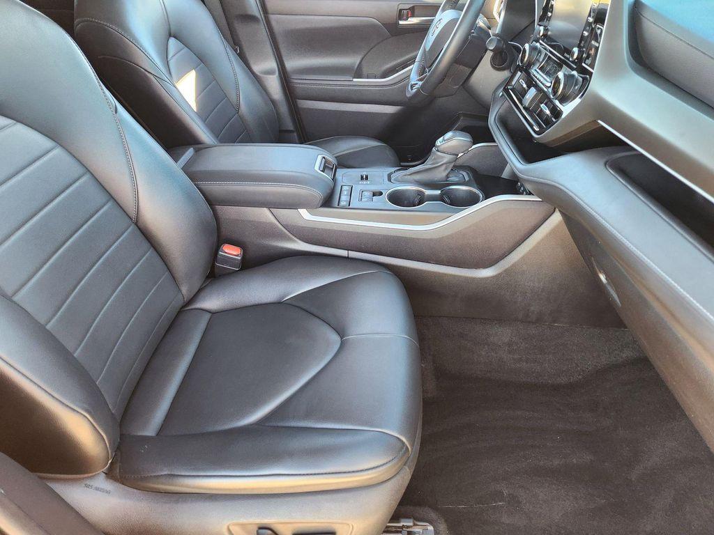 used 2021 Toyota Highlander car, priced at $23,247