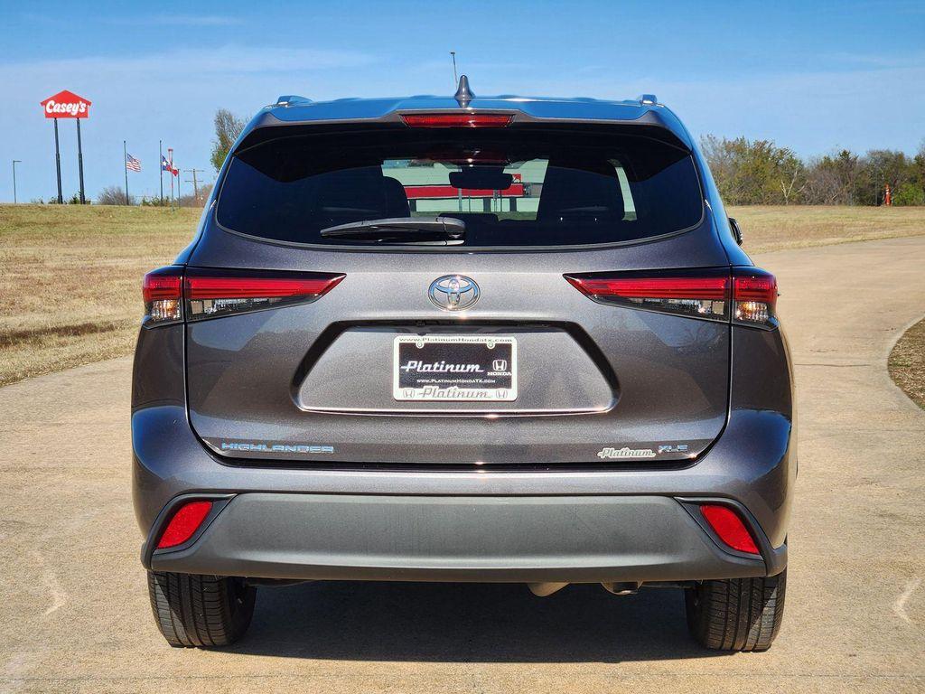 used 2021 Toyota Highlander car, priced at $23,247