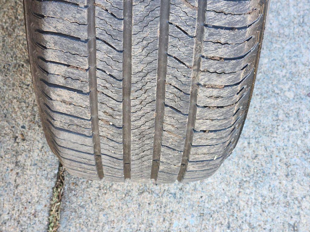 used 2021 Toyota Highlander car, priced at $23,247