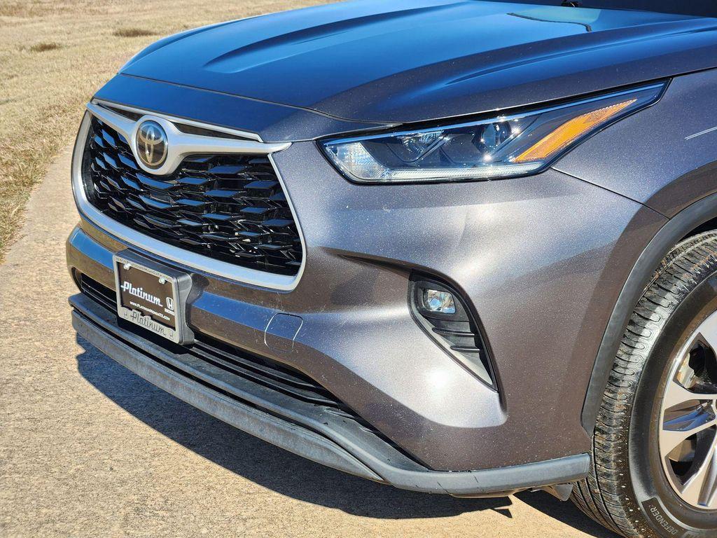 used 2021 Toyota Highlander car, priced at $23,247