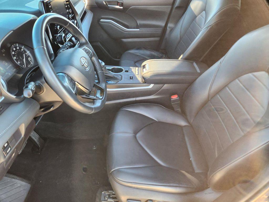used 2021 Toyota Highlander car, priced at $23,247