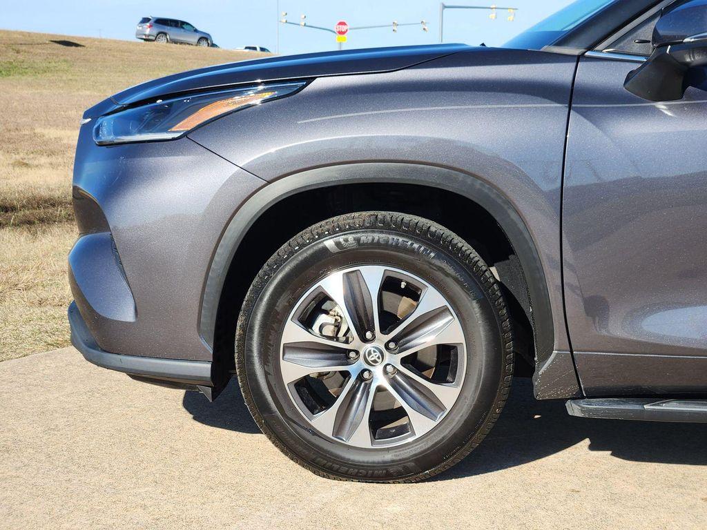 used 2021 Toyota Highlander car, priced at $23,247