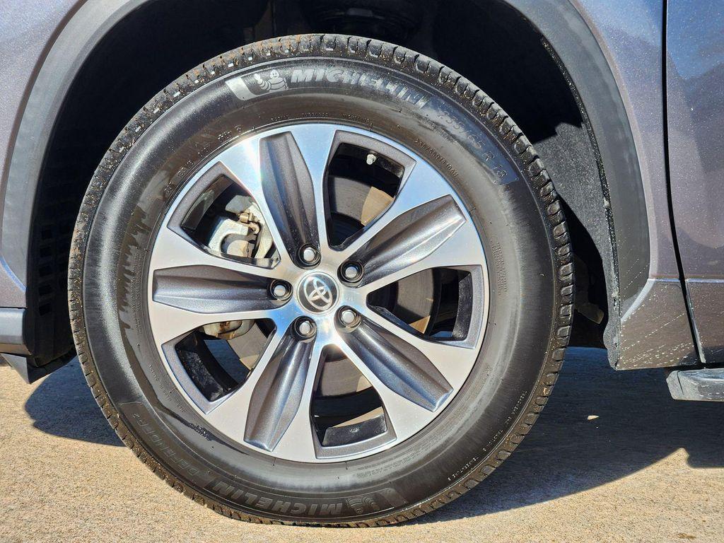 used 2021 Toyota Highlander car, priced at $23,247