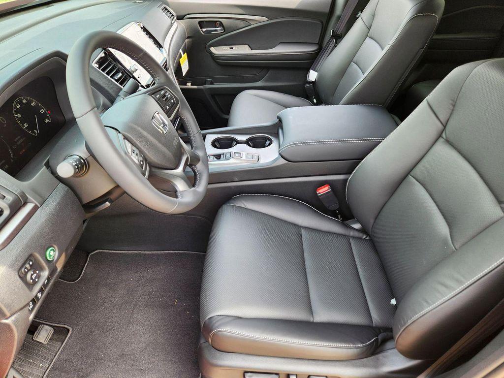 new 2025 Honda Ridgeline car, priced at $39,692