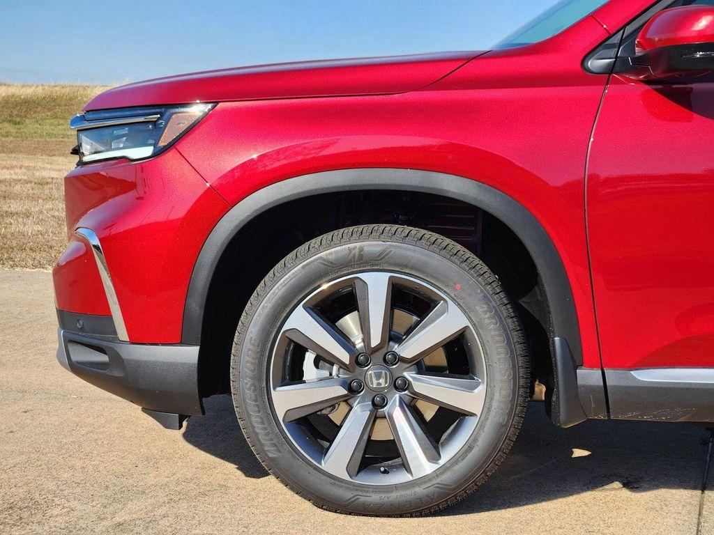 new 2025 Honda Pilot car, priced at $49,149