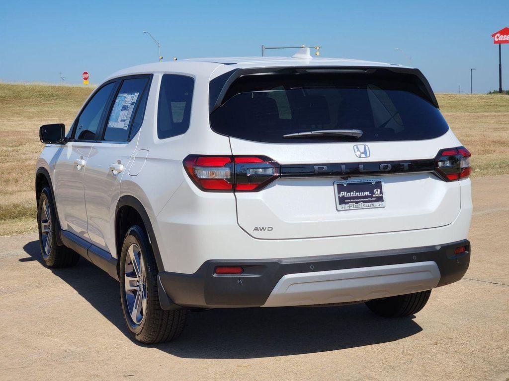 new 2025 Honda Pilot car, priced at $44,695