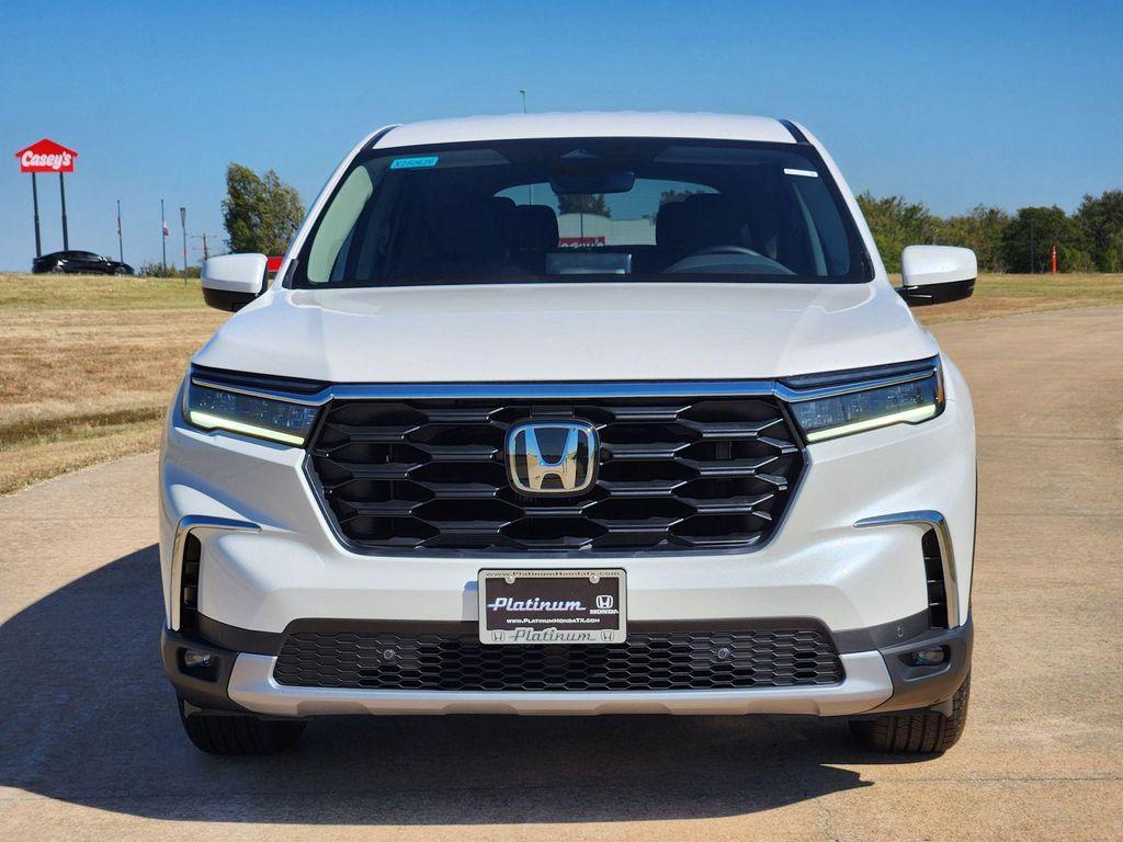 new 2025 Honda Pilot car, priced at $44,695