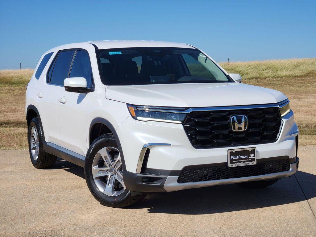 new 2025 Honda Pilot car, priced at $44,695