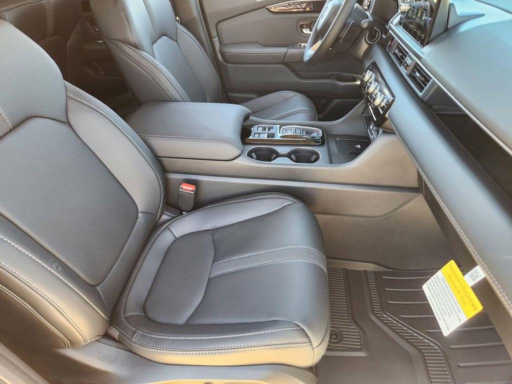new 2025 Honda Pilot car, priced at $44,695