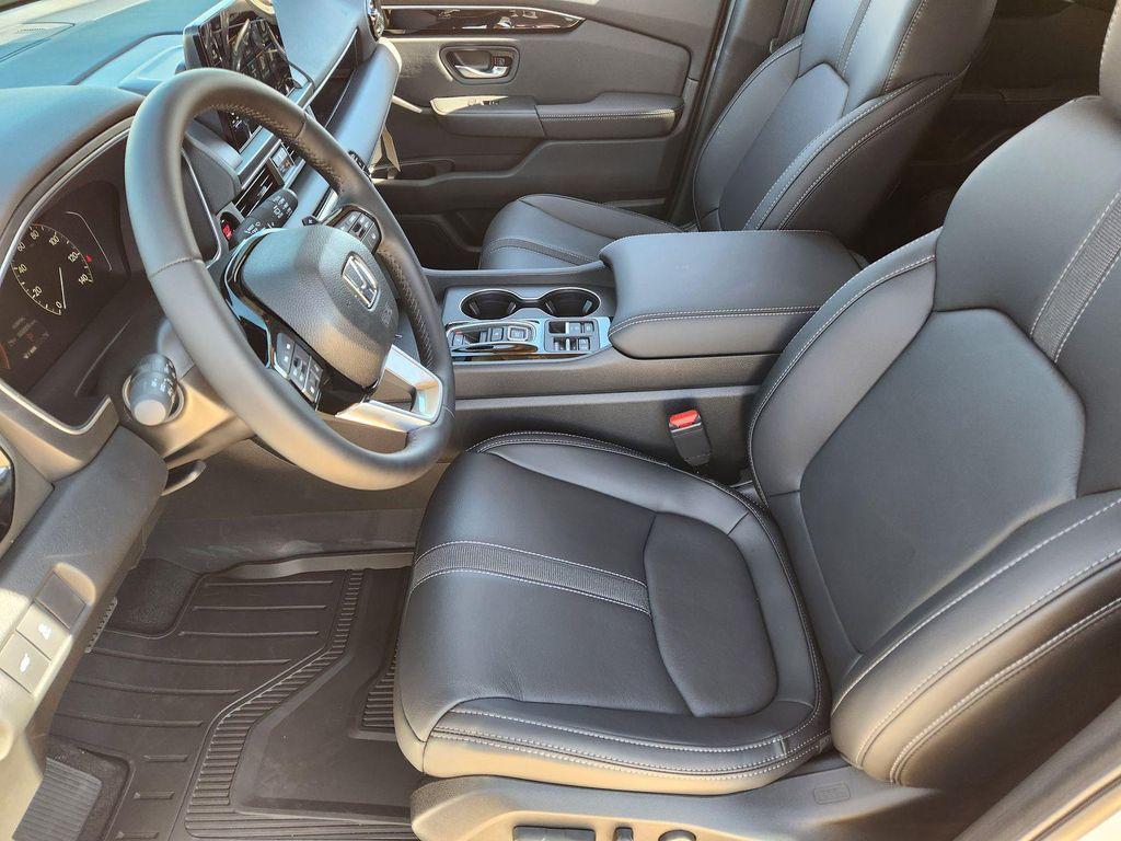 new 2025 Honda Pilot car, priced at $44,695