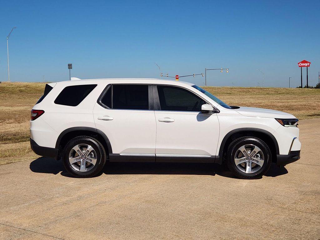 new 2025 Honda Pilot car, priced at $44,695